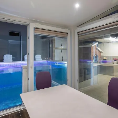 Luxury Apartman Martinis With Pool Pensionat *