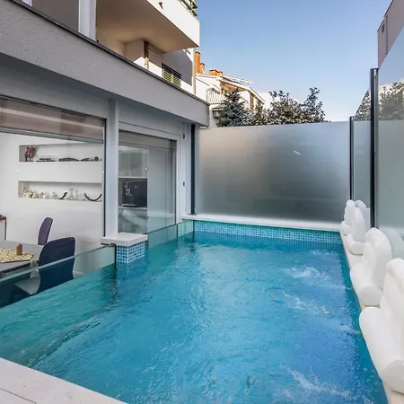 Luxury Apartman Martinis With Pool Gostinjska kuća Split