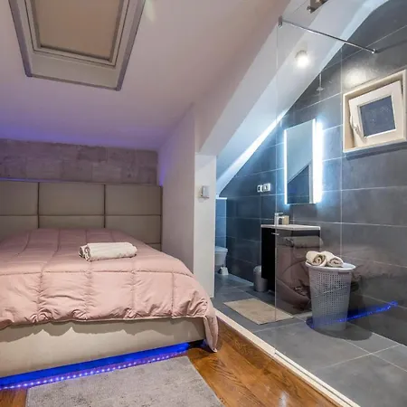 Luxury Apartman Martinis With Pool Gostinjska kuća